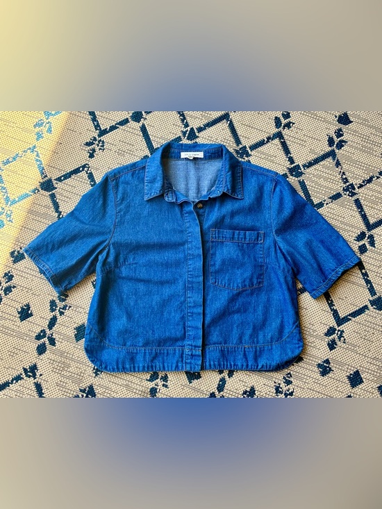 life in progress Tops - Life in Progress Denim Chambray Crop Short Sleeve Button Front w Hidden Placket
